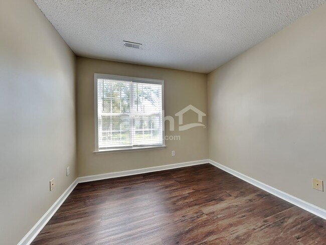 Building Photo - 55 Old Tree Ct