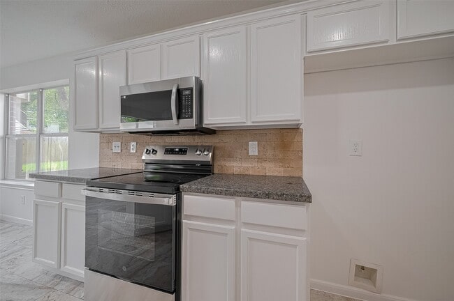 Building Photo - 3223 Candlepine Dr