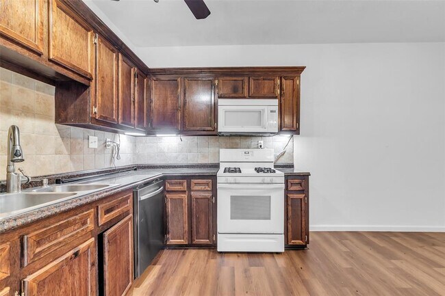 Building Photo - 3925 Woodleigh St