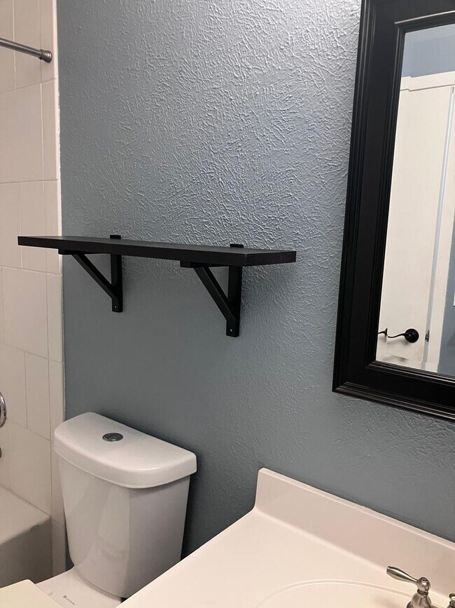 Building Photo - Fabulous 2 Bedroom 2 Bathroom Condo in Boulder!