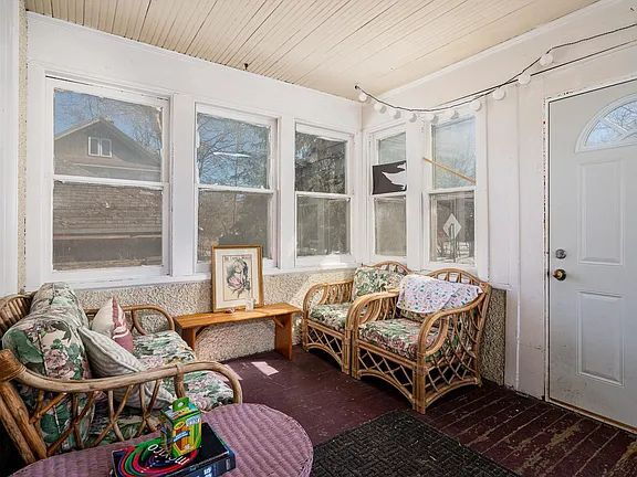 Building Photo - Beautiful single family home with near U of MN - 4 bed 2 bath