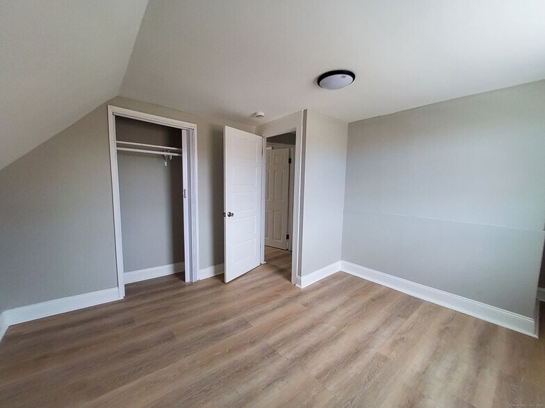 Building Photo - 52 Daggett St