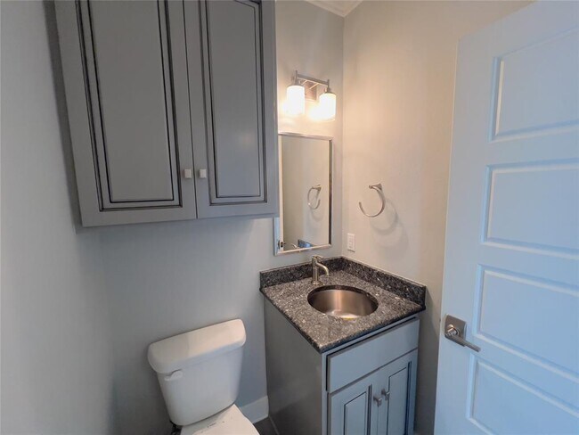 Building Photo - 424 Seville Dr