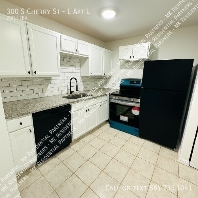 Primary Photo - 300 S Cherry St