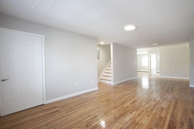 Building Photo - 529 S 11th Ave