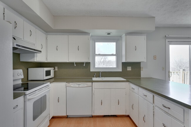 Building Photo - 3826 N 95th St