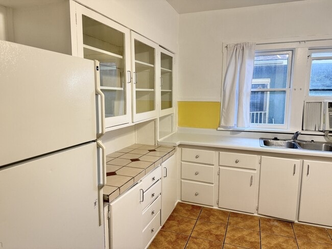 Building Photo - 925 Wilson Ave S