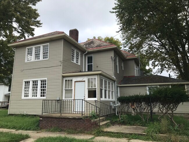 Building Photo - 222 N 5th St