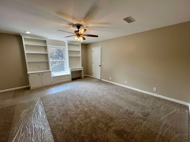 Building Photo - 2903 St Johns Dr