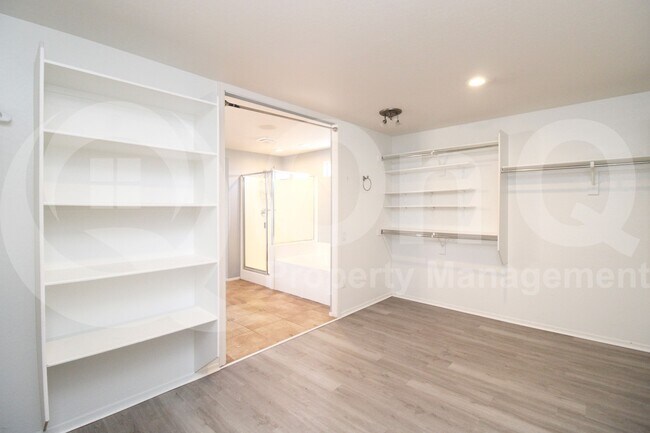 Building Photo - 14205 W Mauna Loa Ln