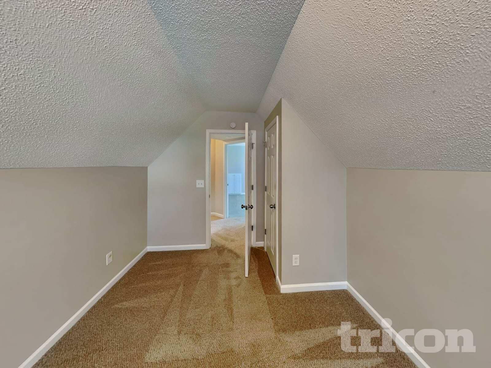 Building Photo - 5702 Colonnade Dr