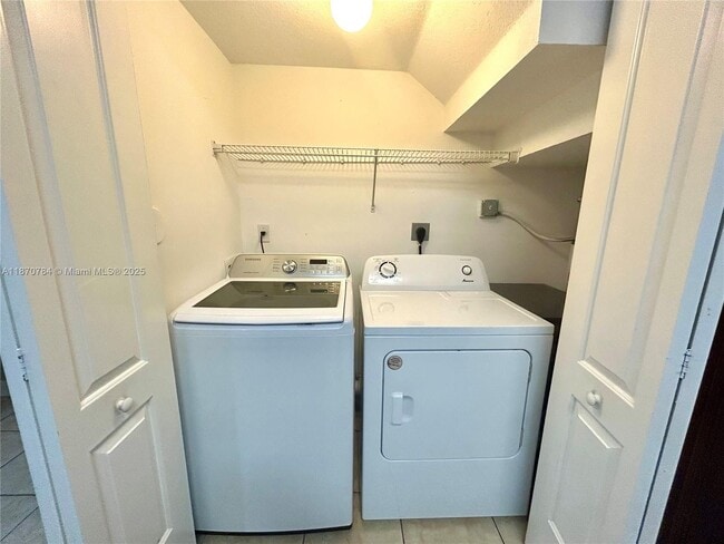 Building Photo - 3036 SE 15th Ave