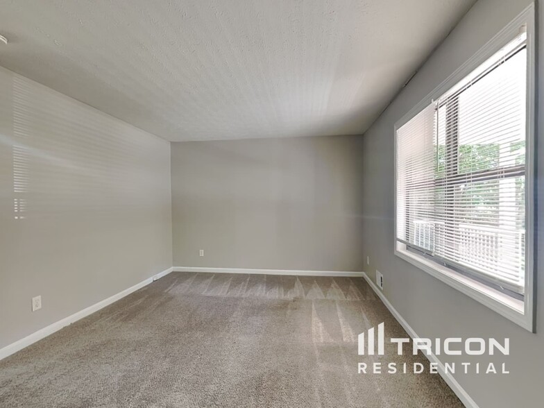 Building Photo - 4170 Summer Wood Dr