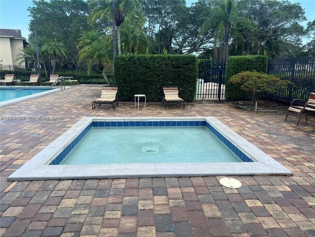 Building Photo - 660 Cypress Club Way