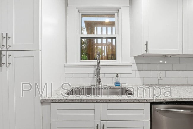 Building Photo - 203 W Emma St