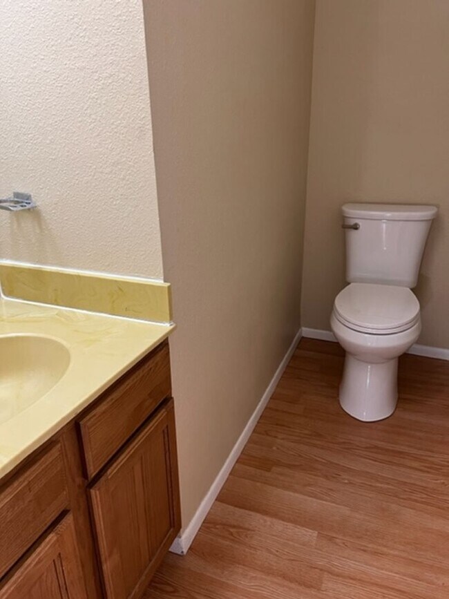 Building Photo - Two bedroom Condo on Westside!! 1 MONTH FREE