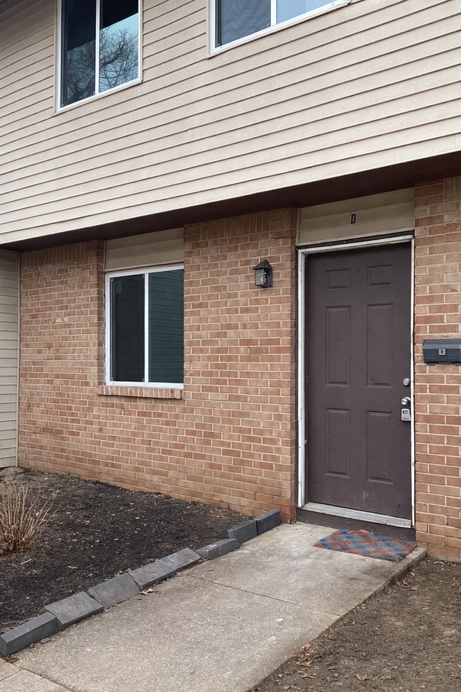 Building Photo - Three-Bedroom Townhouse Available Now