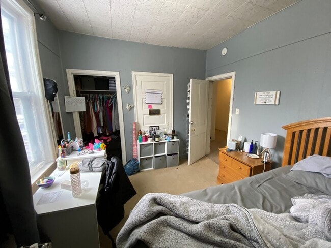 Building Photo - 1204 Kenwood Ave