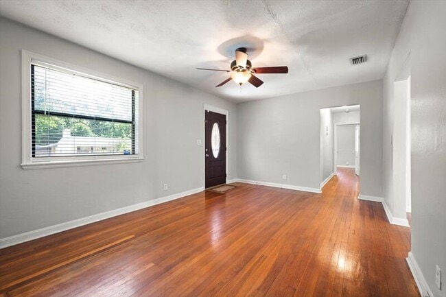 Building Photo - 4622 Redwood Ave