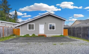 Building Photo - 2bed/1 bath Home located near Downtown Puyallup