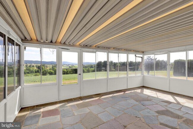 Building Photo - 13 Lupine Ln