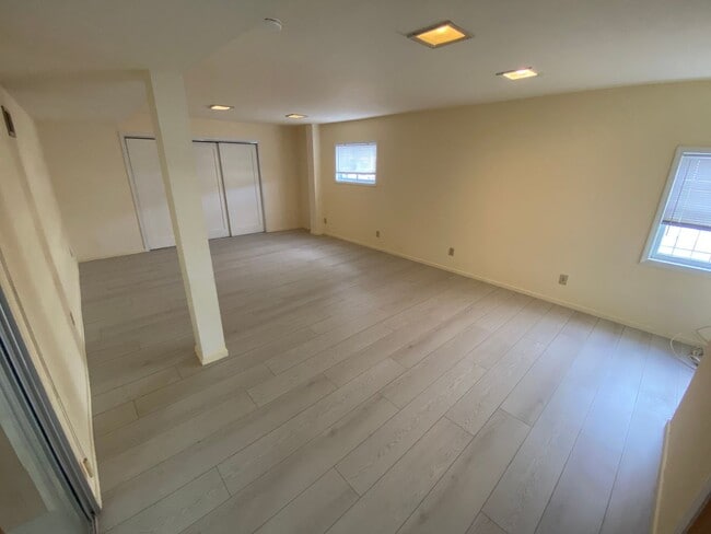 Building Photo - Epic REA - Spacious Light-filled Corner House 4BD/ 2BA