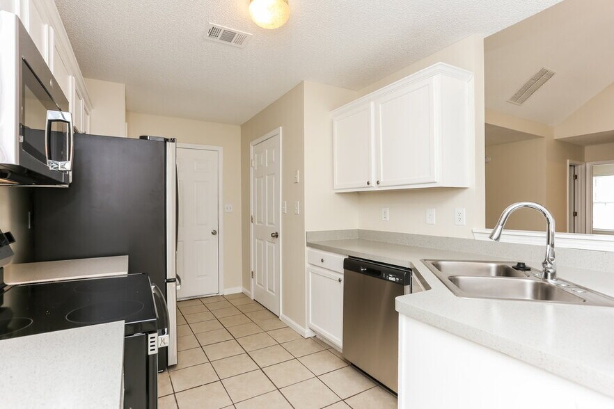 Building Photo - 402 Lafayette St