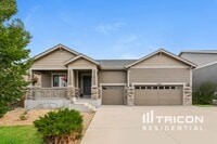 Building Photo - 7686 Oasis Dr