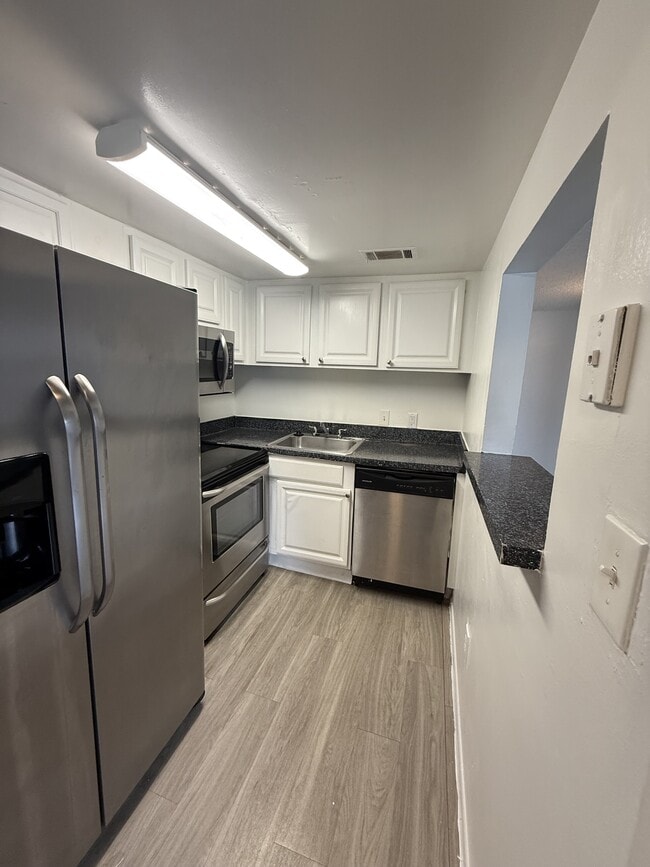 Building Photo - 2533 N Alafaya Trail