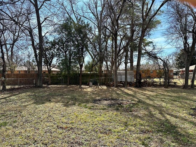 Building Photo - 1224 Westlawn Dr