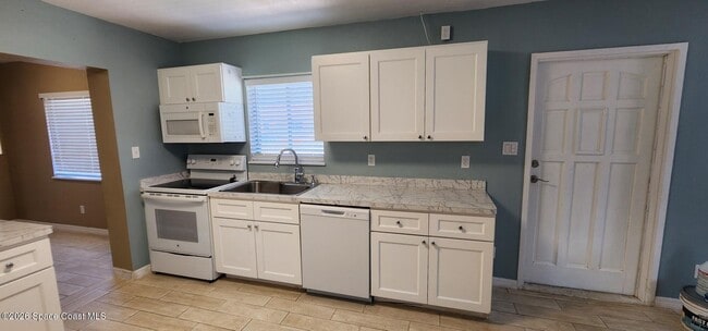 Building Photo - 1301 Lynne Dr