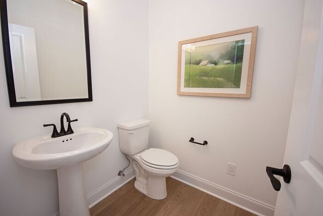 Building Photo - Stunning 3-bed, 2.5 Bath Townhome