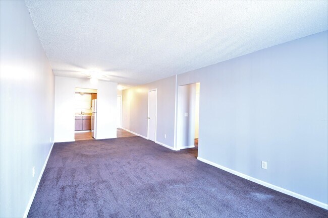 Building Photo - 8605 Holmes Rd