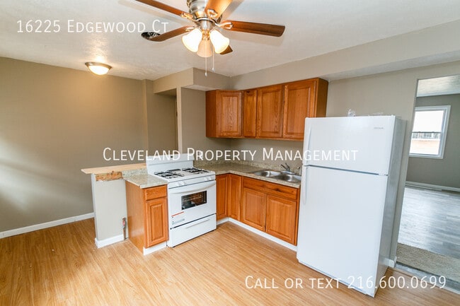 Building Photo - 16225 Edgewood Ct