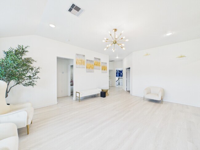 Building Photo - 24711 Miltonwood St