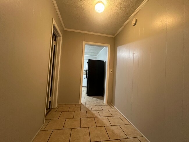 Building Photo - MOVE-IN READY!