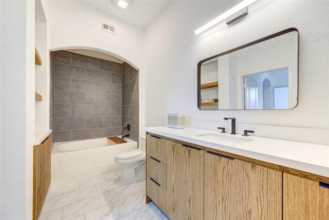 Building Photo - 1901 Post Oak Blvd