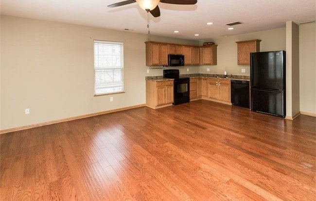 Laminate flooring on entire Main Level - 3143 SW Arlan Ln