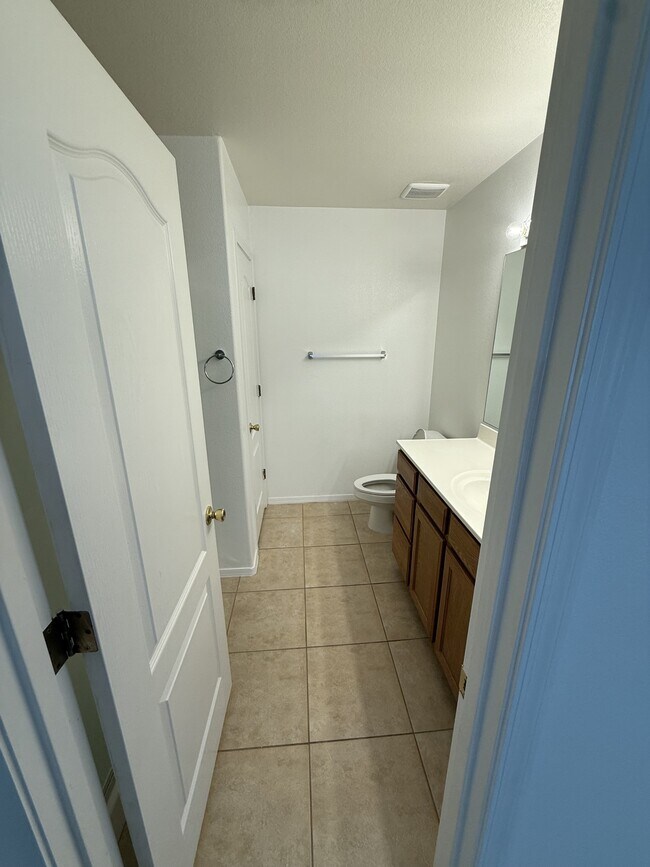Building Photo - 4942 S Rinaldi Dr