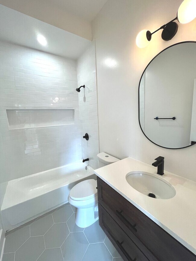 Building Photo - 1802 11th St NW