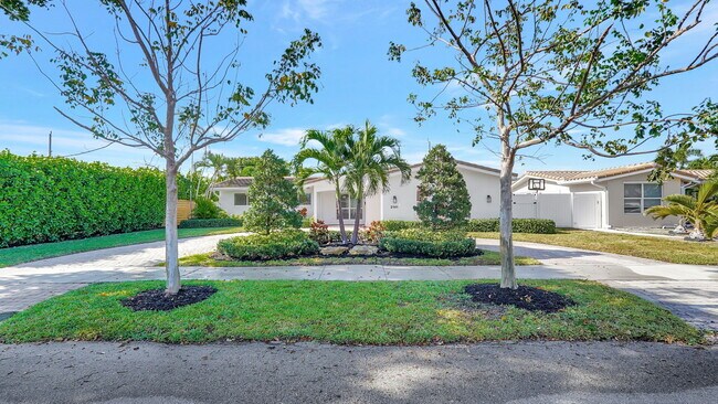 Building Photo - 2141 NE 63rd Ct