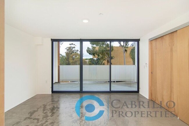 Building Photo - 2870 Fourth Ave