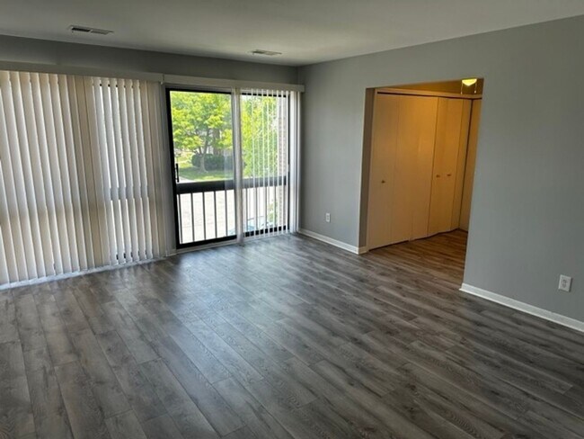 Building Photo - 3 Bedroom Condo in Southfield