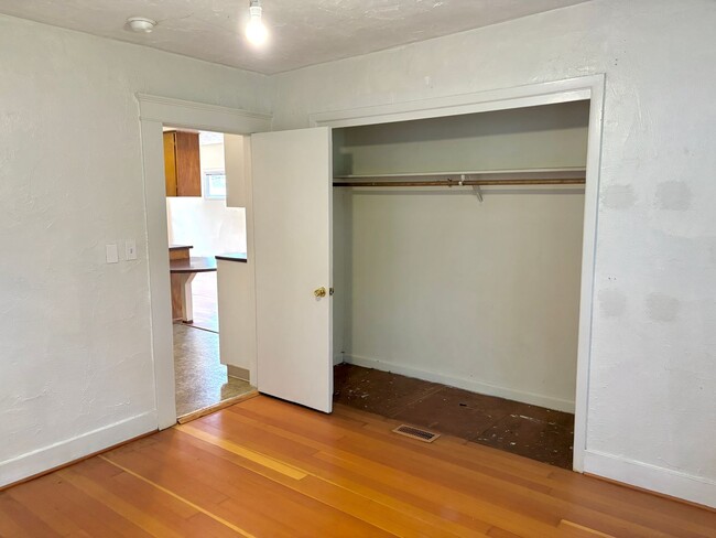 Building Photo - STARM02