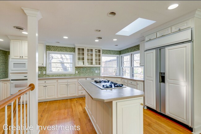 Building Photo - 4 br, 3 bath House - 2817 White Oak Drive