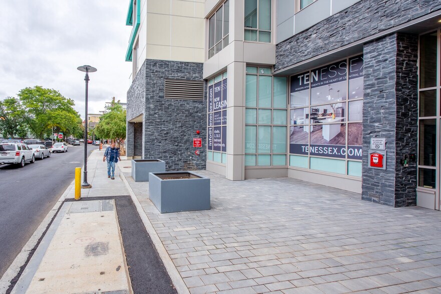 Building Photo - 10 Essex St