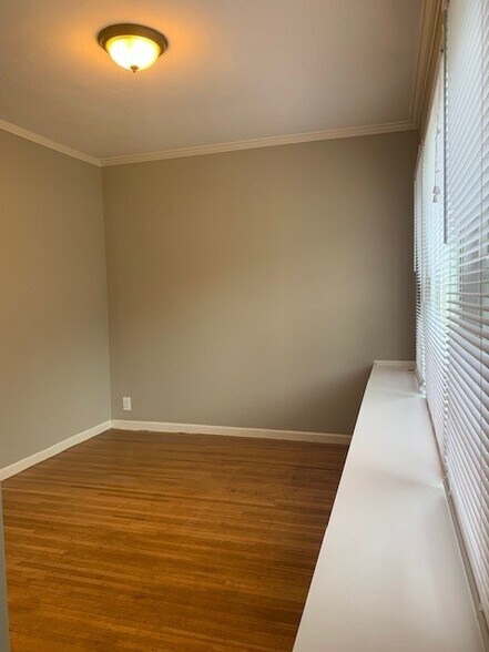 Building Photo - 4703 Sunset Ave