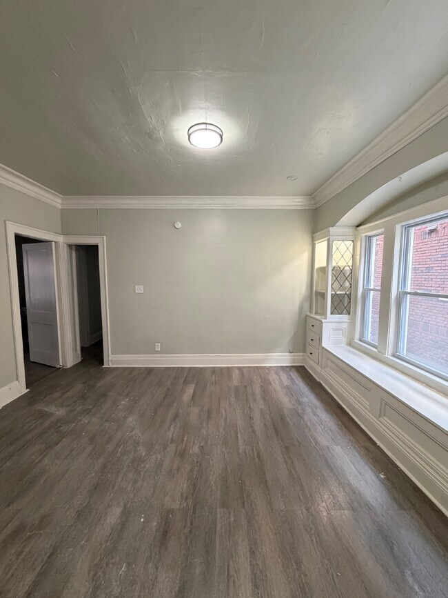 Building Photo - 929 Thornhill Dr