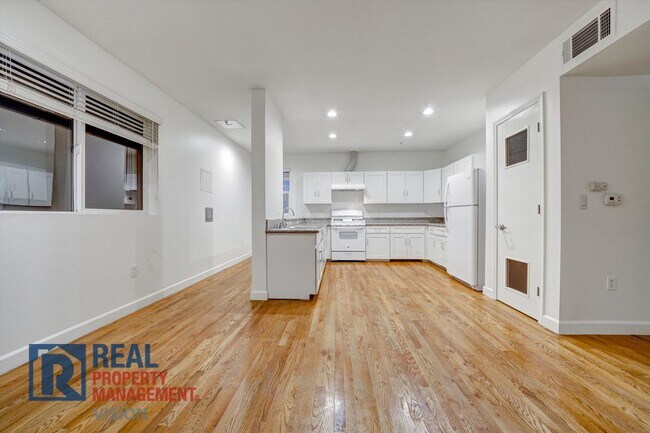 Interior Photo - Westlake Park Square