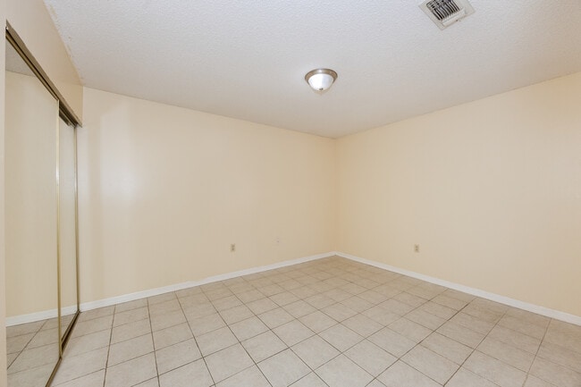 Building Photo - 13442 S Fairview Ave